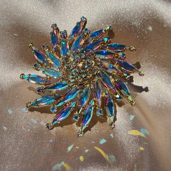Sherman Aurora Borealis Crystal Pinwheel Brooch - Picture 3 of 10